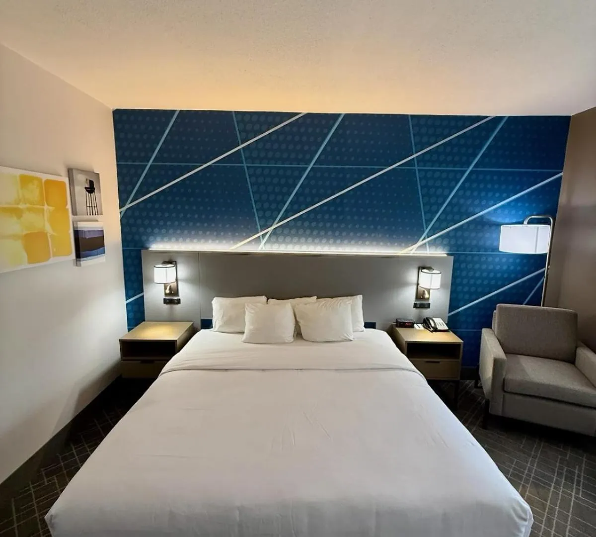 Where to Stay in Love Field: 7 Best 3-Star Hotels