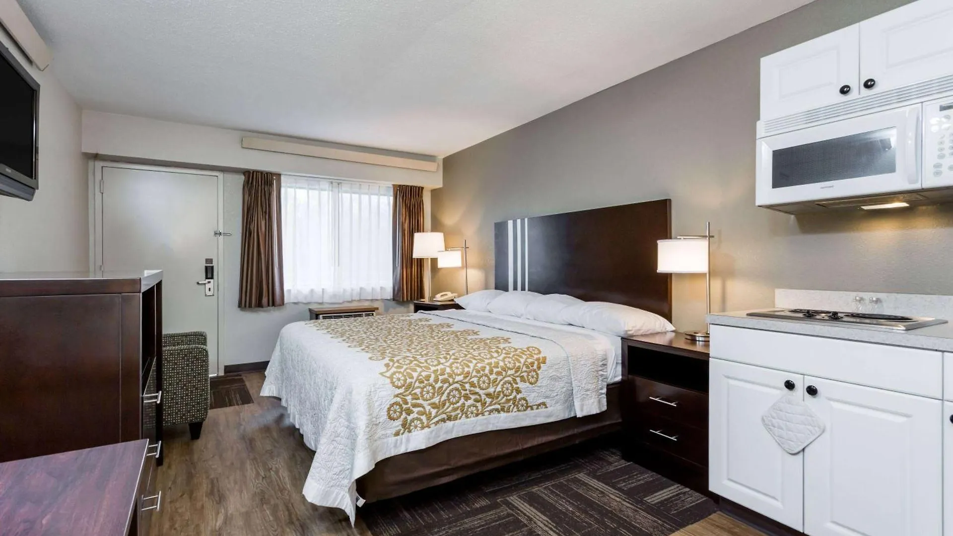 Staying Near Susquehanna Art Museum: 5 Business Hotels Compared