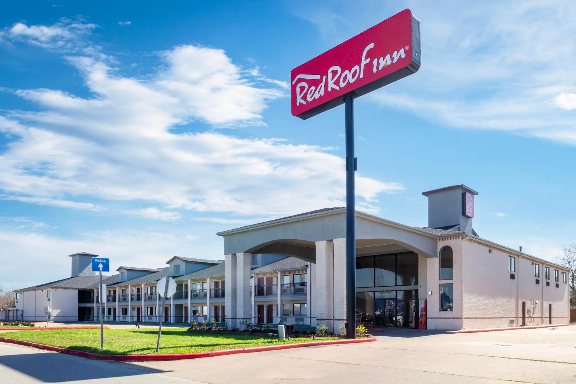 Where to Stay in Southwest Houston: 4 Best 3-Star Hotels
