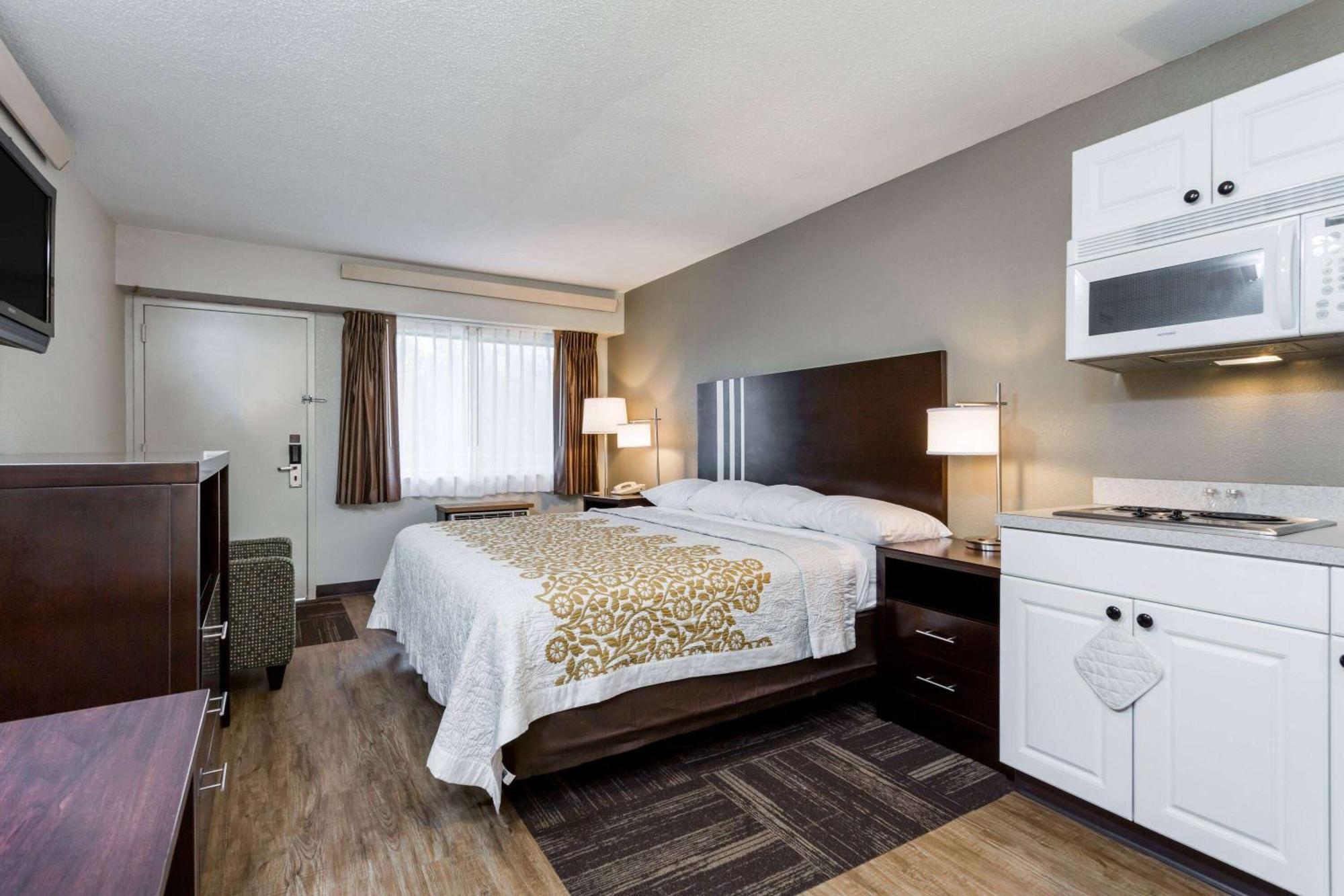 Staying Near Susquehanna Art Museum: 5 Business Hotels Compared